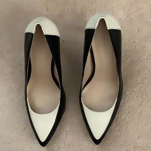 Banana Republic High Heels size 7 black & white
